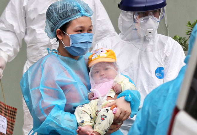 Bé gái 3 tháng tuổi nhiễm virus corona được xuất viện