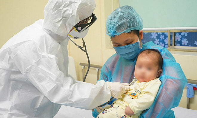 Bé gái 3 tháng tuổi nhiễm virus corona được xuất viện